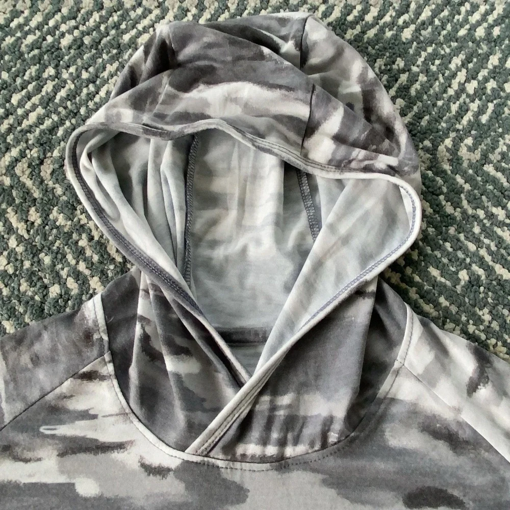 Huk Hoodie Mens Medium Gray Camo Shirt Long Sleeve Hooded Performance Fishing